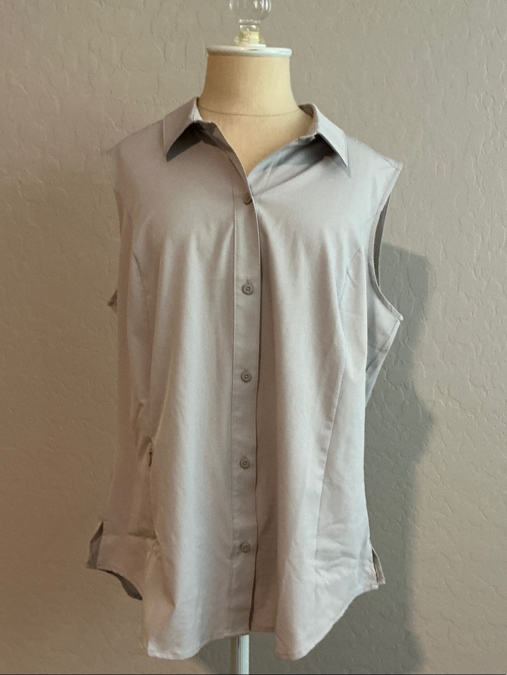 Eddie Bauer Sleeveless Button-Front Shirt - Light Gray